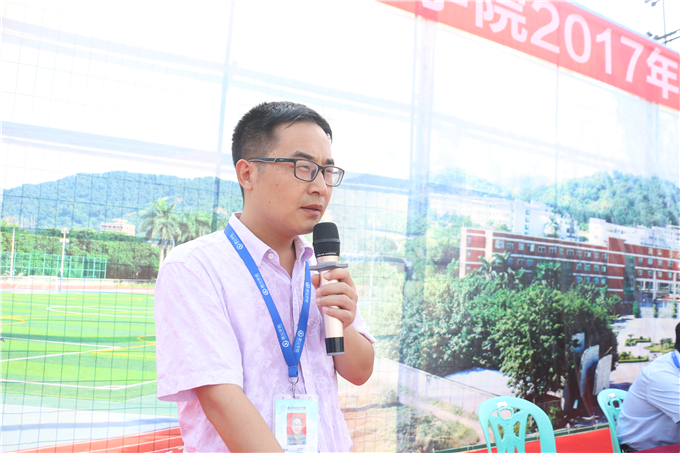 学生处处长、团委书记王克明主持