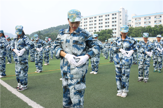 《感恩的心》手语表演