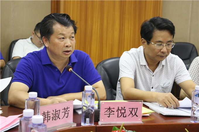 普宁市教育局局长李悦双汇报工作