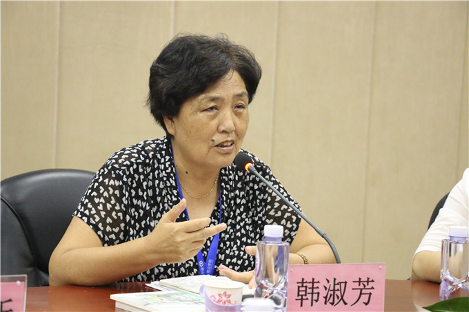 学院党委书记韩淑芳作学院介绍