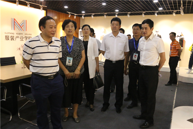 参观服装产业学院