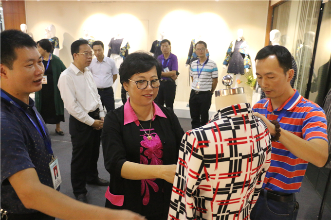 参观服装产业学院