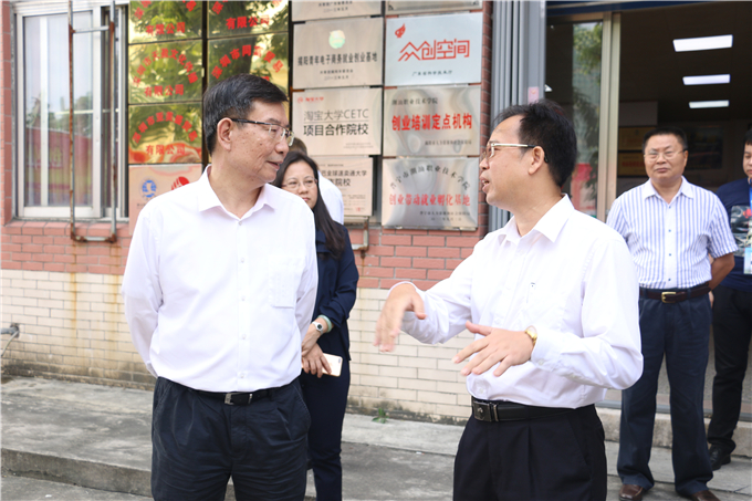黄宁生副省长与纪院长深入交流