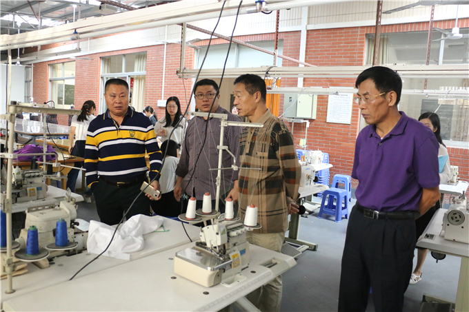 检查服装产业学院
