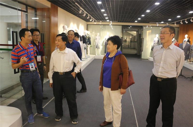 参观服装产业学院