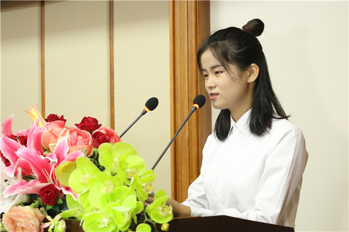 2016级获奖代表刘娜发言