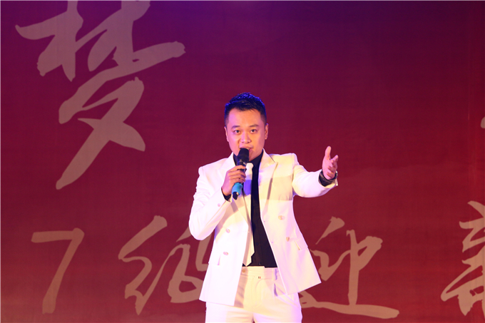 科教卫艺术团团长陈钧铨演唱歌曲