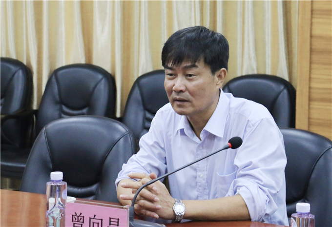 松山职业技术学院院长曾向昌讲话