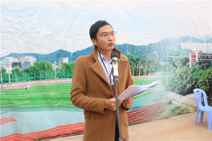 裁判长位小军宣读《裁判员守则》