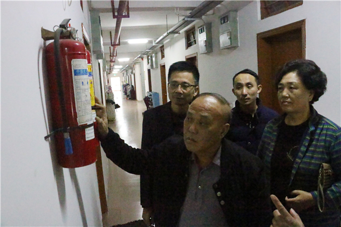 检查学院公寓消防器材