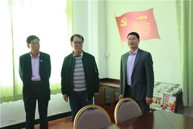 参观党员活动室