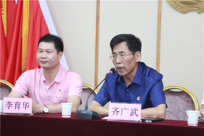 学院党委书记齐广武致欢迎辞