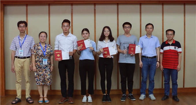 创意组人气奖、台风奖、美工奖 