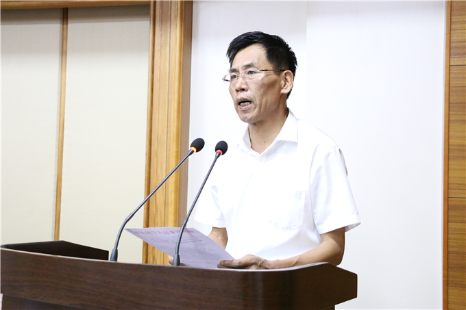 党委书记兼执行院长齐广武宣读2017年国家奖学金、国家励志奖学金获奖文件