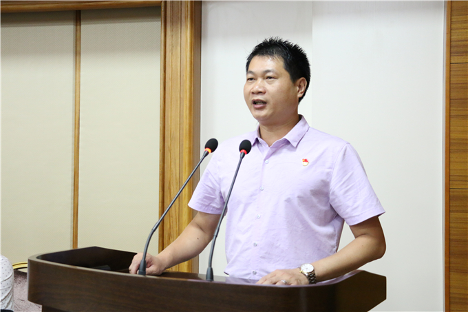 党委副书记李育华讲话