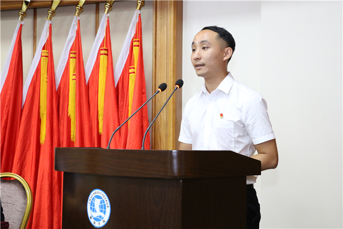 获奖党员代表陈楠同志发言