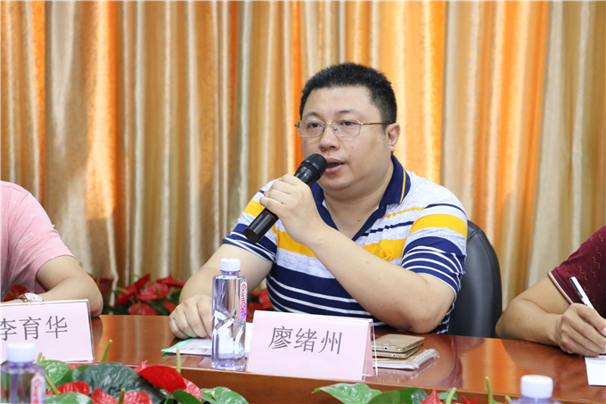 网络与图书服务中心主任廖绪州对本次“经典阅读人文知识竞赛”作总结