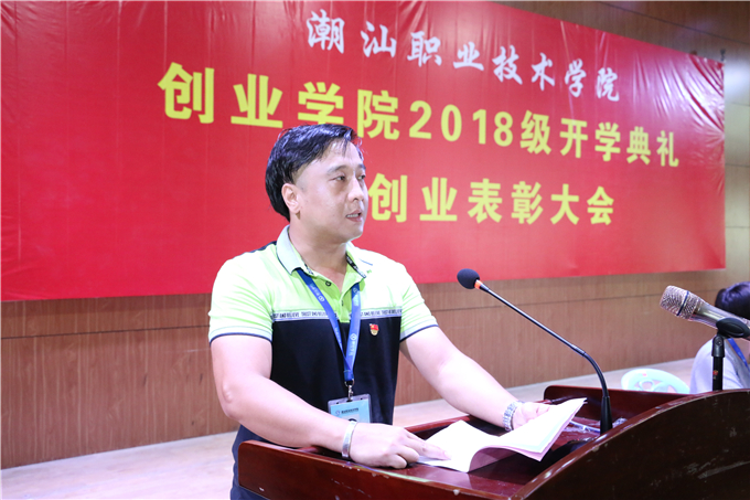 获奖教师代表王笃学发言
