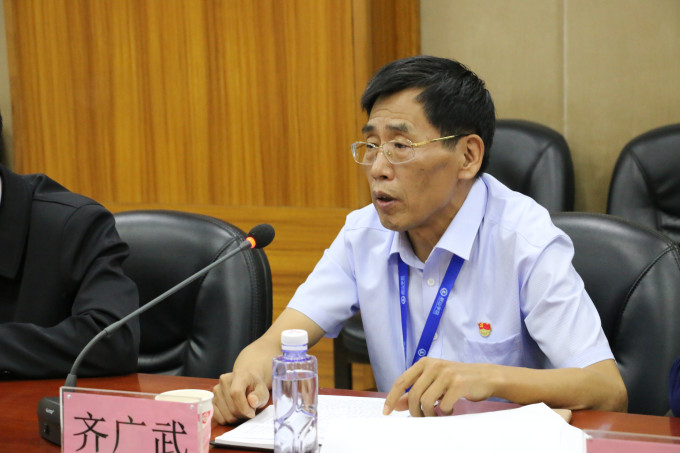党委书记、执行院长齐广武作学院情况介绍