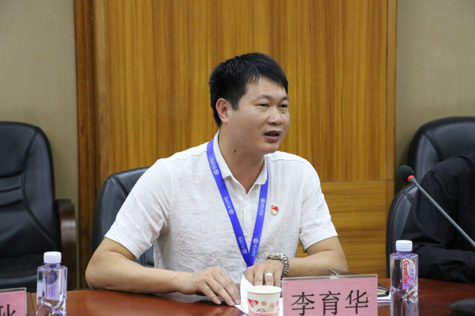 党委副书记李育华作党建工作汇报