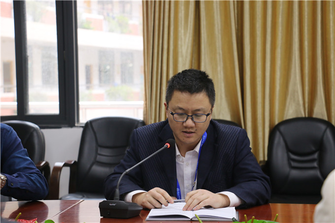 组织人事部部长巴昭军主持会议