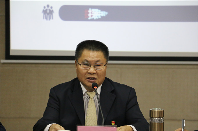 党委副书记罗文坤主讲