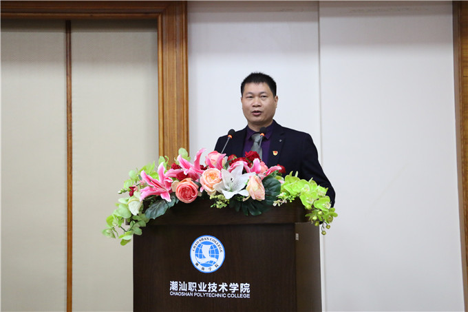 党委副书记李育华作党建工作汇报