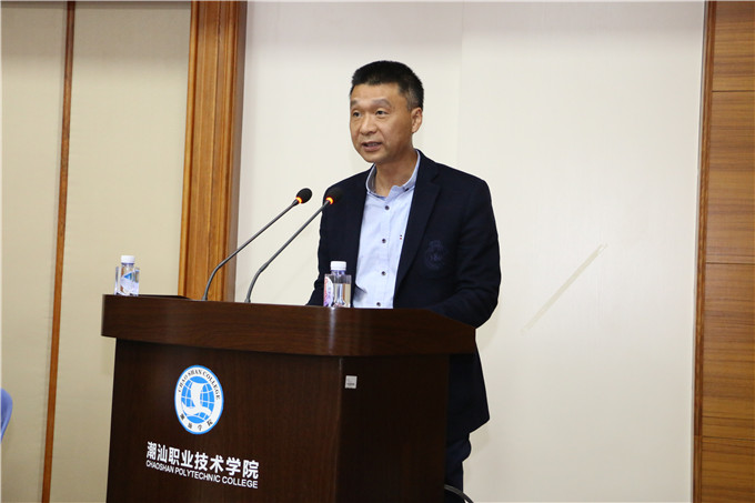 普宁市电商办主任、工信局副局长李荣俊致辞