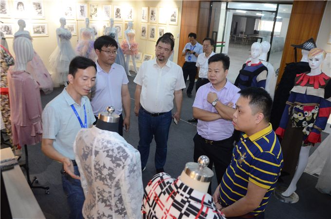 参观服装产业学院
