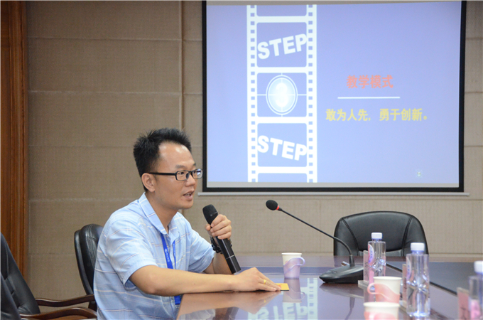 院长助理颜惠雄介绍学院创新创业教育