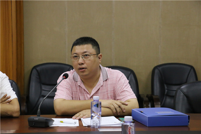 网络与信息化中心主任廖绪州作汇报