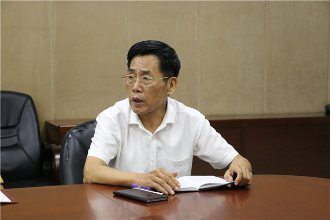 学院党委书记、执行院长齐广武主持培训会