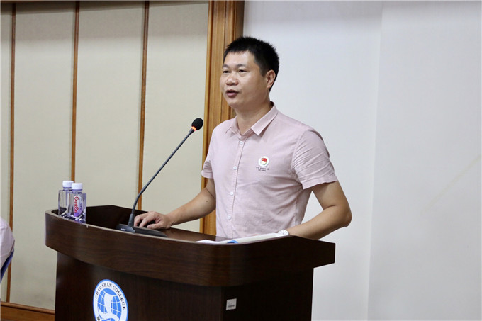 党委副书记、工会主席李育华汇报党委2019上半年工作情况及下半年工作重点