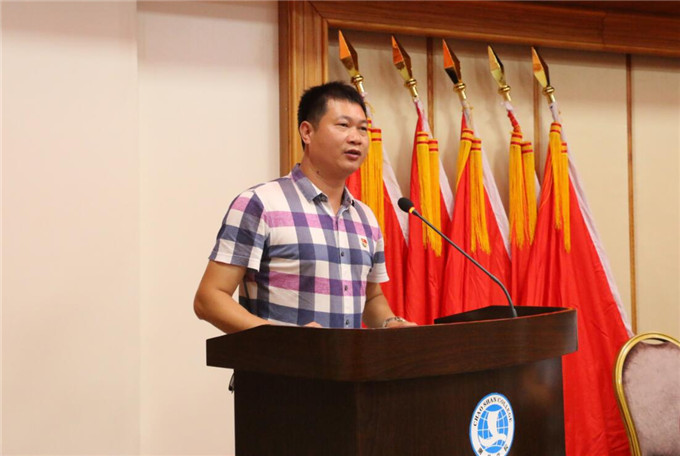 党委副书记李育华同志宣读主题教育实施方案