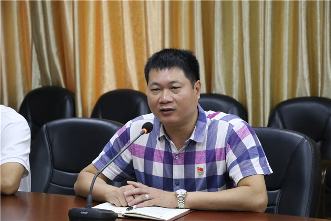 党委副书记李育华同志主持会议