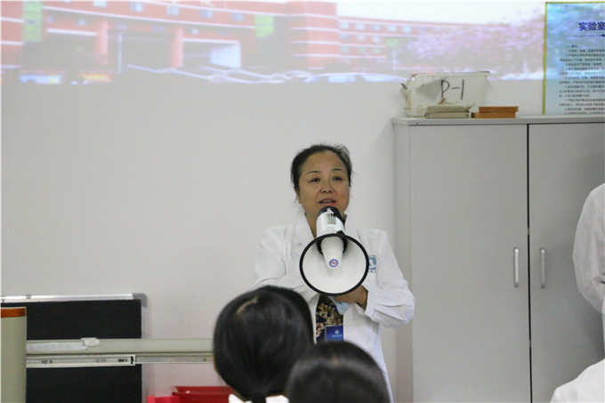 经济管理学院院长李晓艳讲话