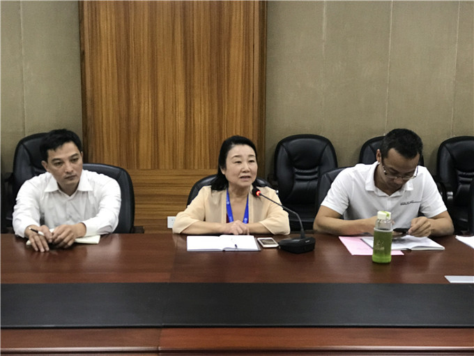 人文学院院长刘冰青