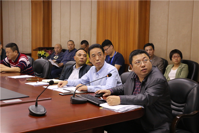 网络与信息化中心主任廖绪州通报网络与信息化工作流程初审等六个方面的工作
