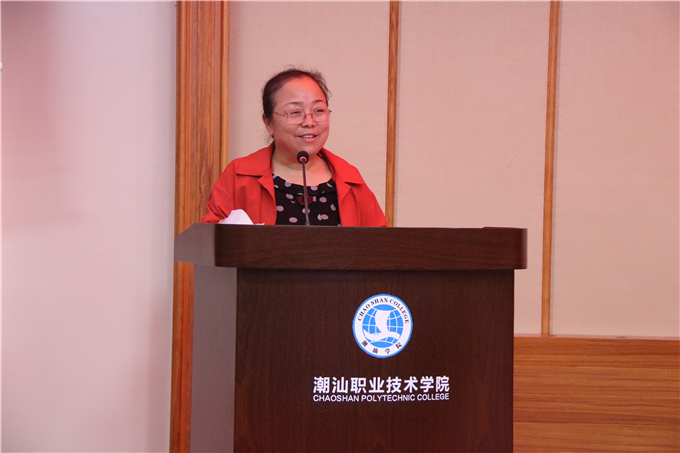 经管学院院长李晓艳讲话