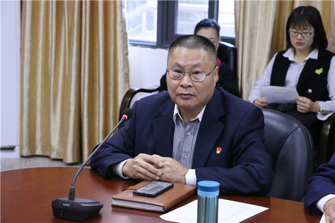 党委副书记罗文坤主持会议
