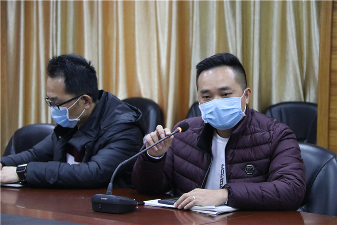 学工部部长、团委书记钟逍彬汇报  目前已收集到的全院学生基本情况