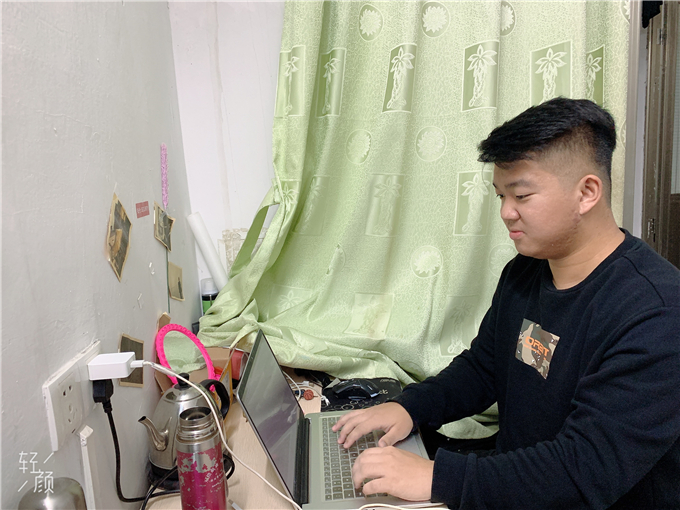 18跨境1班陈家龙