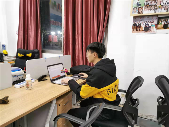 18级商英跨境班 陈淞杰