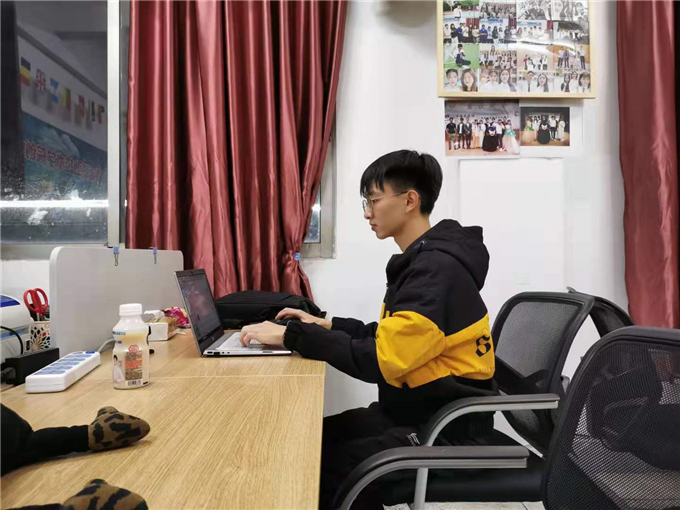 18级商英跨境班 陈淞杰