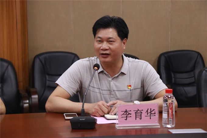 李育华副书记对各位领导的莅临表示欢迎并简要介绍学院情况