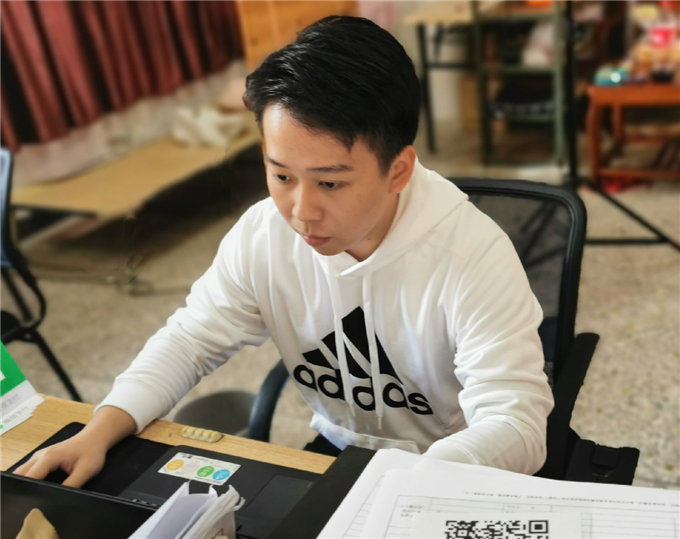 黄耿佳的创业故事