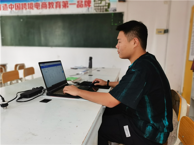 18创业3班张鸿彪