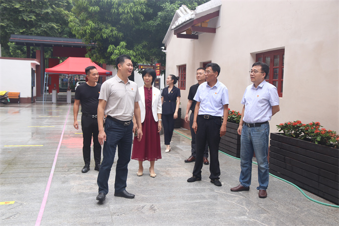 参观八一纪念馆