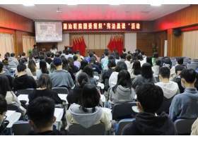校团委组织“宪法晨读”活动