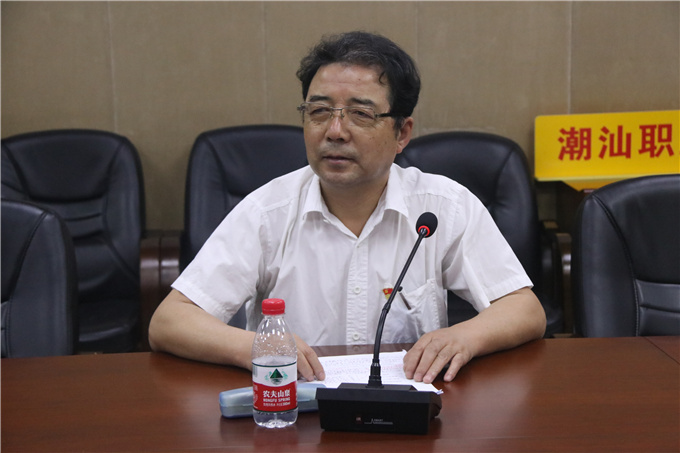 党委委员朱捍卫领学“两会”精神